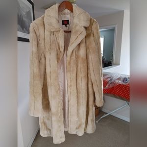 *Gallery Womens Beige Faux Fur Long Coat medium *